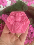 Bee Soap Gift Set | Honey Bee Soap Bar | Bee Lover Bath Gift | Beekeeping Gift for Women | Bee Themed – view 4